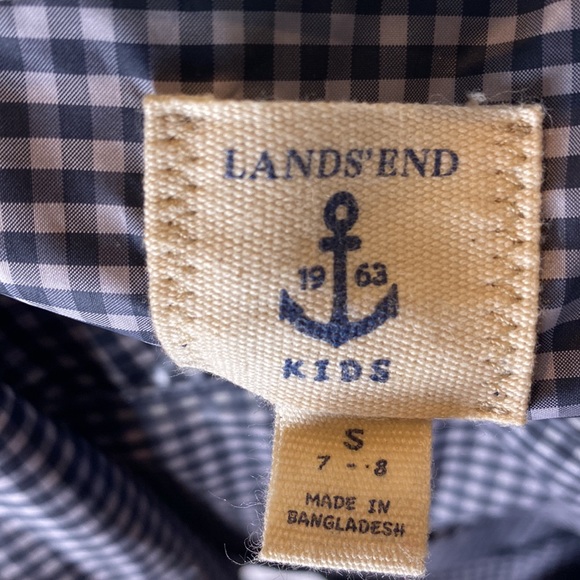 Lands’ End black gingham rain jacket with hood, size 7-8. Pockets at hip & back - Picture 6 of 7